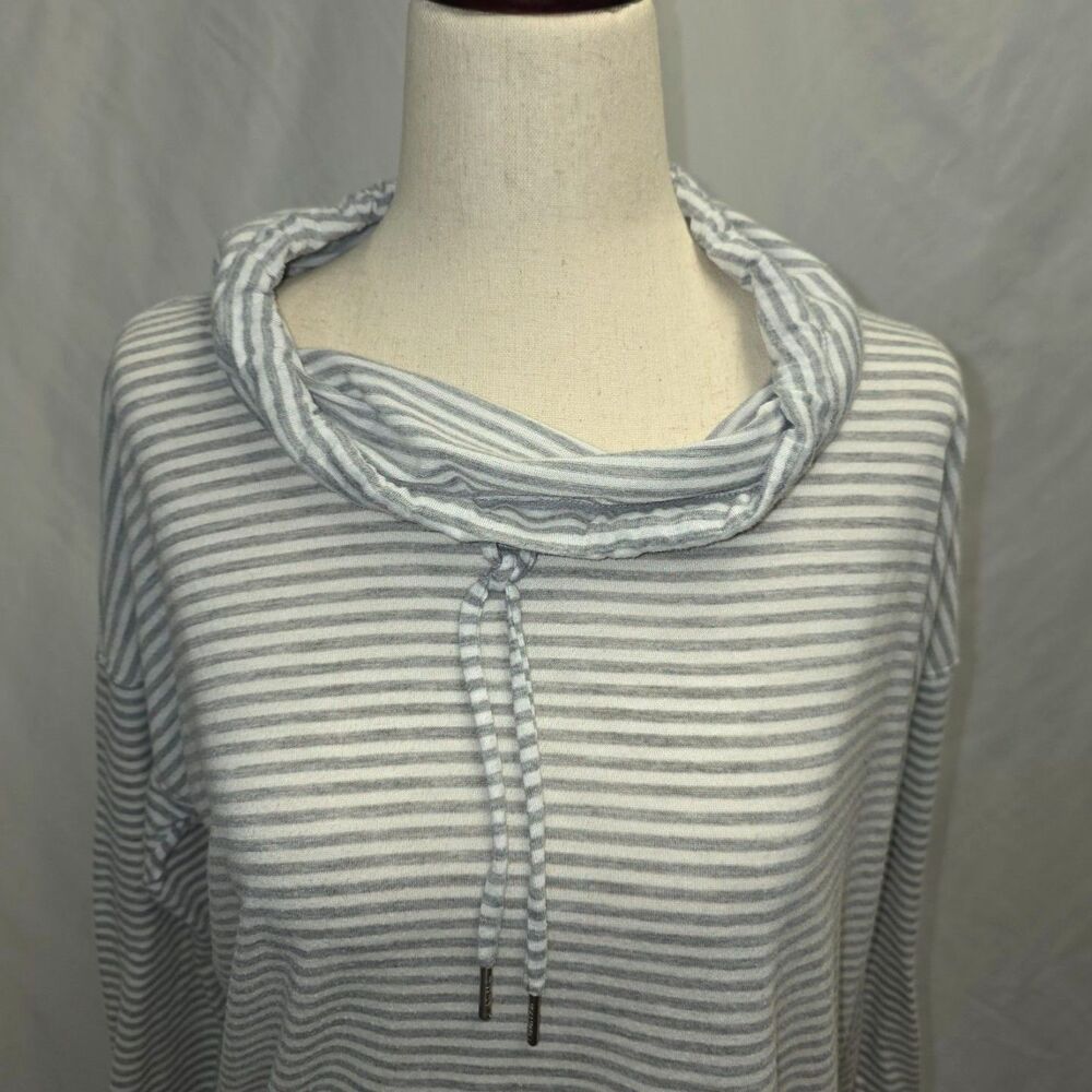 Calvin Klein Cowl Neck Lightweight Active Top Size Medium - Picture 5 of 10